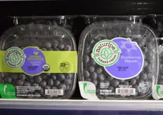 Organic as well as conventional topseal packaging for Naturipe’s blueberries in two languages for the Canadian market.